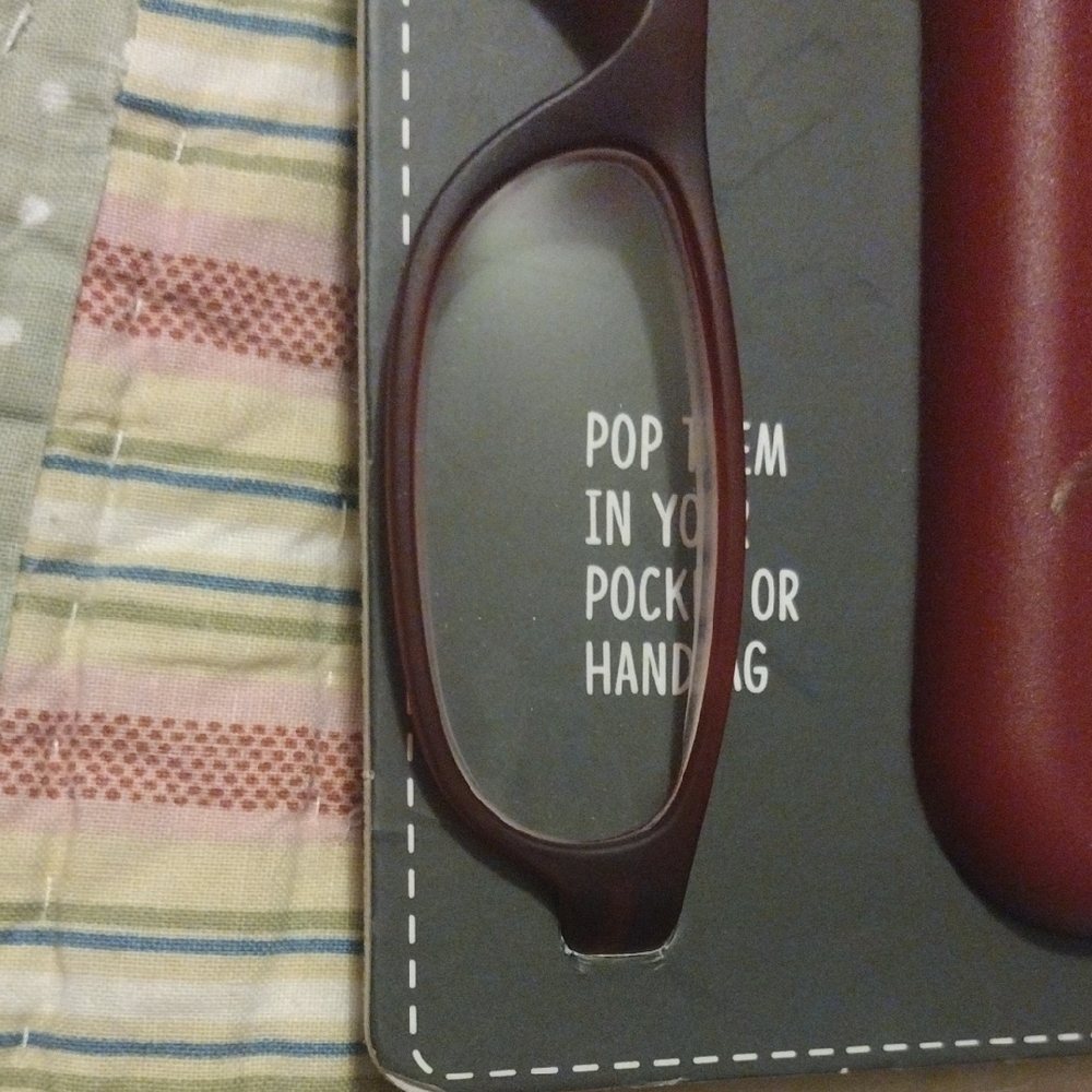 Pocket Readers with Case And Microfiber Cloth - Picture 3 of 7